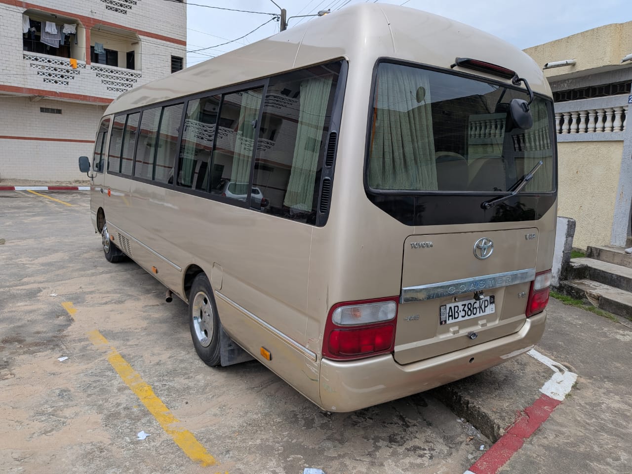 Toyota bus — vue 2