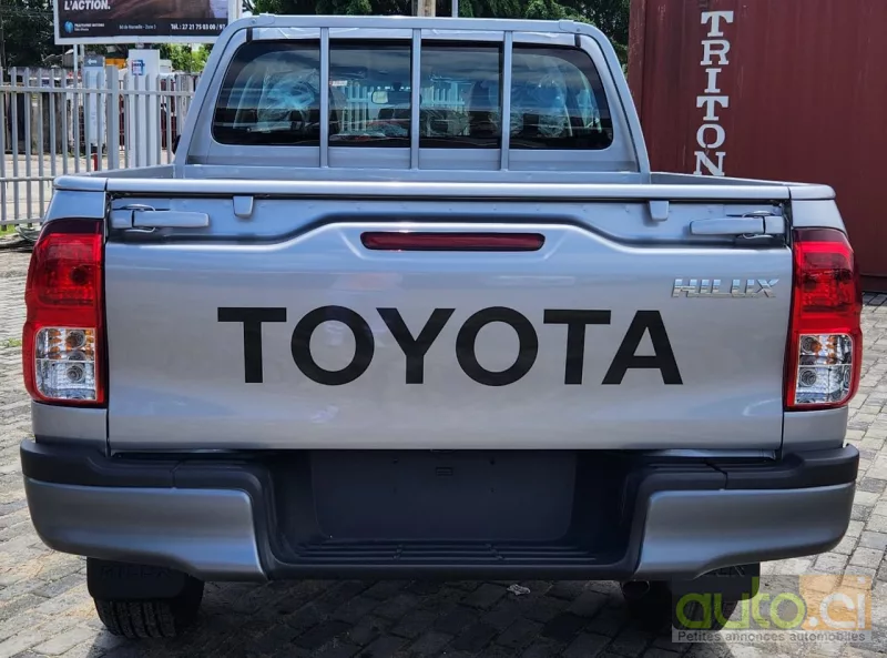 Toyota HILUX STANDARD — vue 2